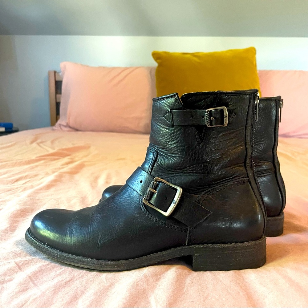 Frye Black Leather Zip Up Ankle Boots 7.5